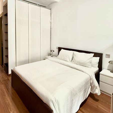 Newly Renovated Stylish Eixample - Great Location Barcelone Extérieur photo