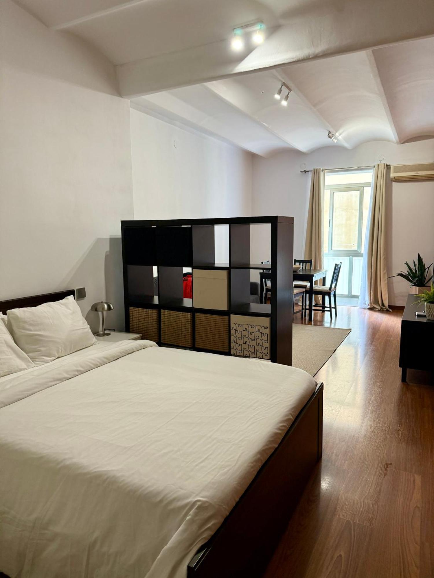 Newly Renovated Stylish Eixample - Great Location Barcelone Extérieur photo