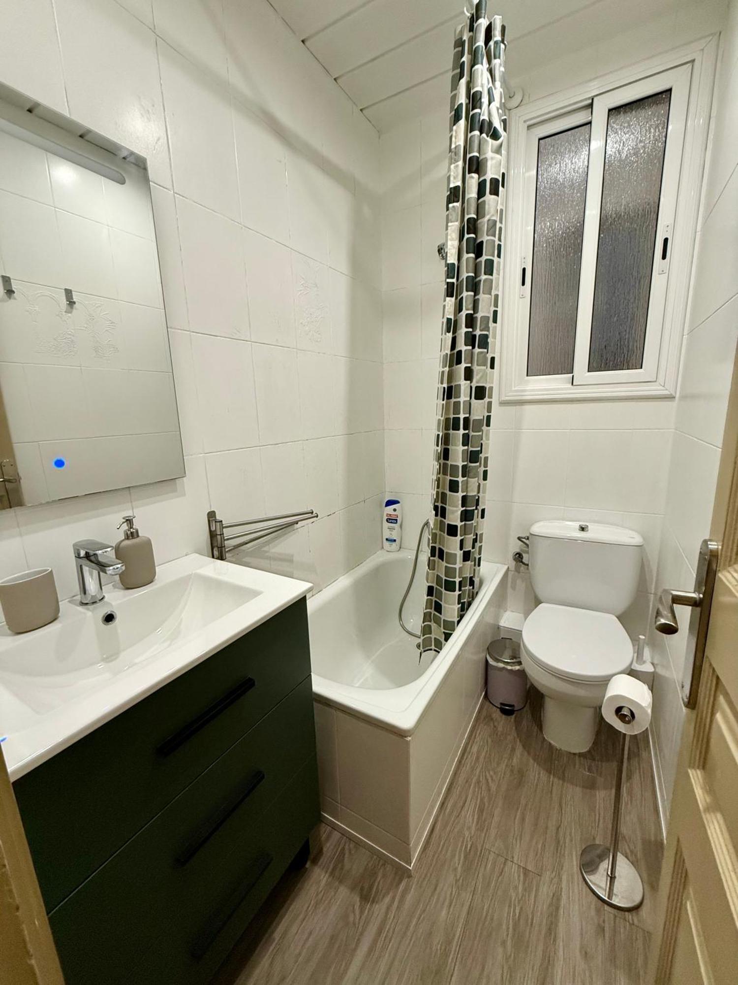 Newly Renovated Stylish Eixample - Great Location Barcelone Extérieur photo